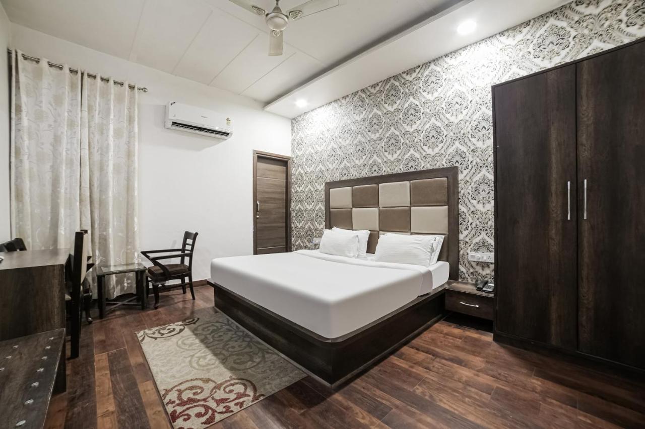 Townhouse Hollywood Heights Amritsar Exterior foto